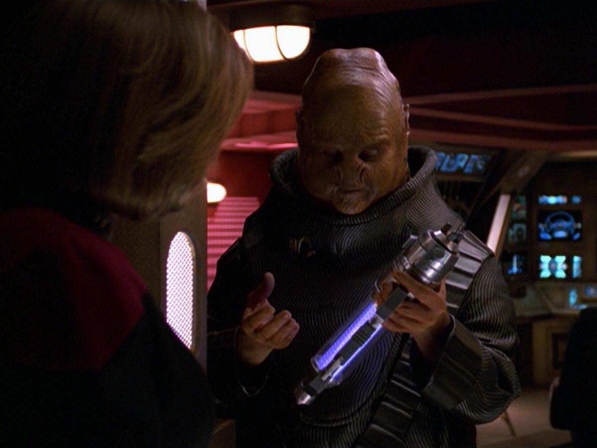 extant_StarTrek_VOY_7x24-RenaissanceMan_2539.jpg