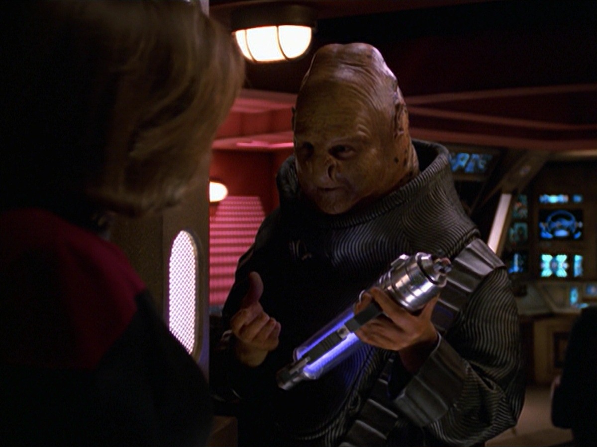 extant_StarTrek_VOY_7x24-RenaissanceMan_2541.jpg