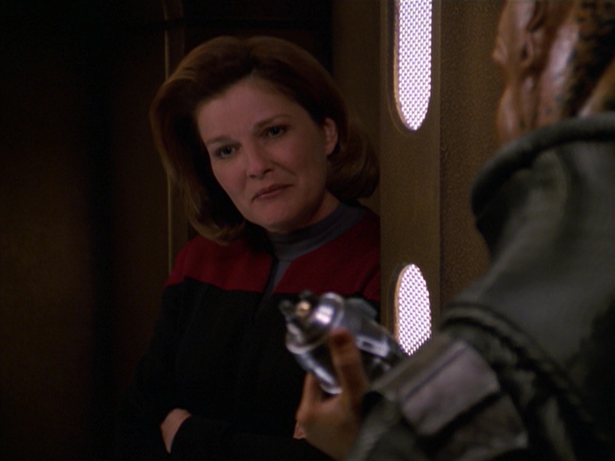 extant_StarTrek_VOY_7x24-RenaissanceMan_2545.jpg