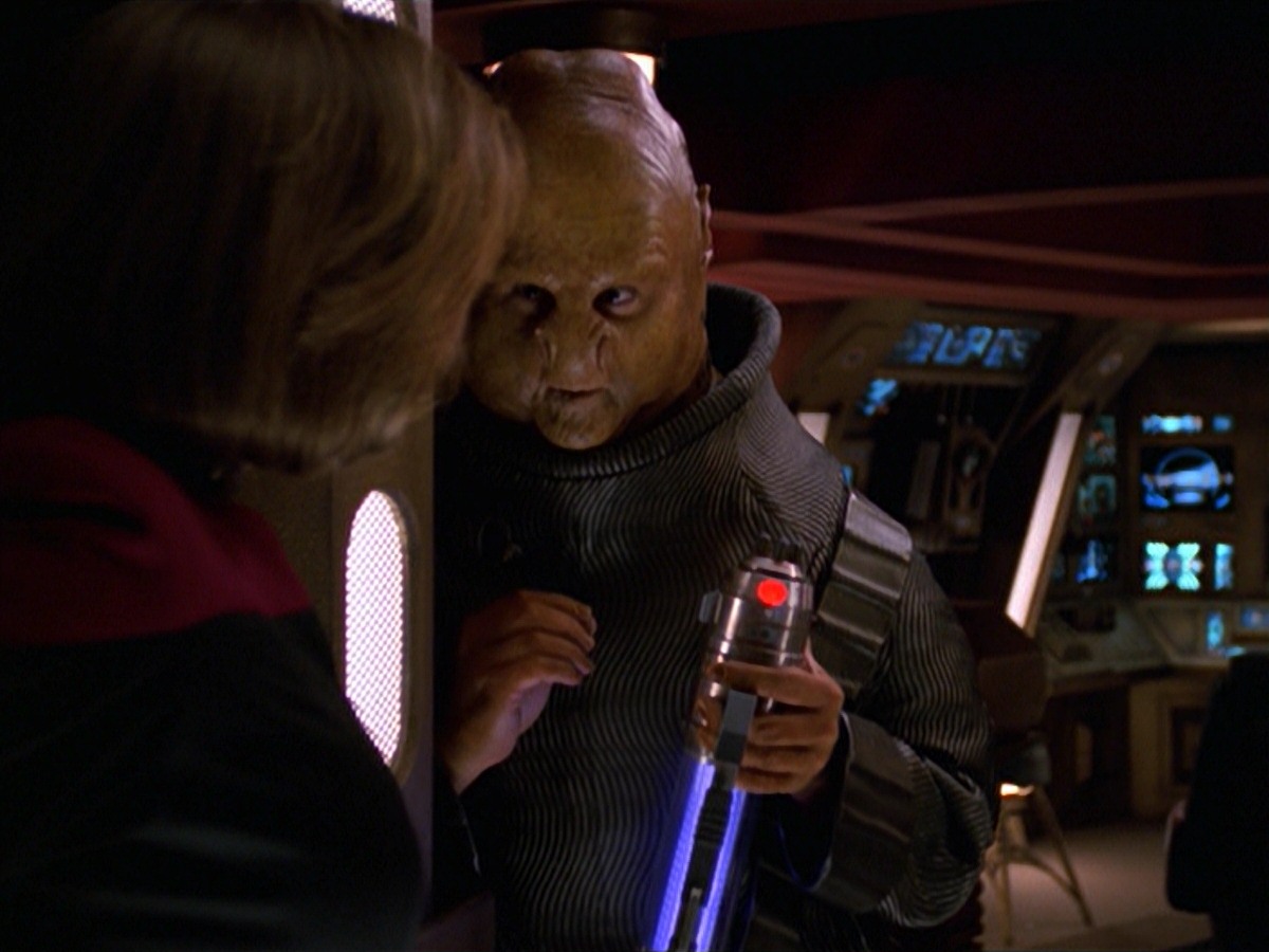 extant_StarTrek_VOY_7x24-RenaissanceMan_2555.jpg