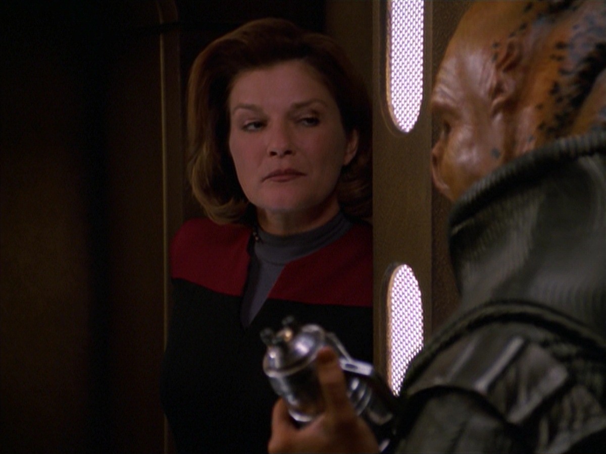 extant_StarTrek_VOY_7x24-RenaissanceMan_2558.jpg