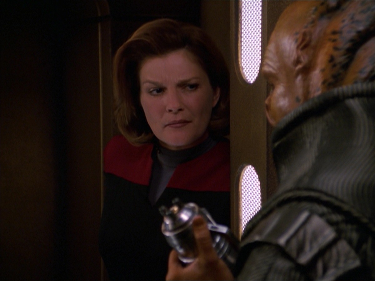 extant_StarTrek_VOY_7x24-RenaissanceMan_2559.jpg