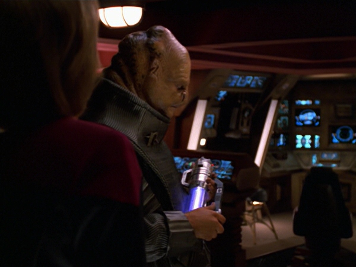 extant_StarTrek_VOY_7x24-RenaissanceMan_2578.jpg