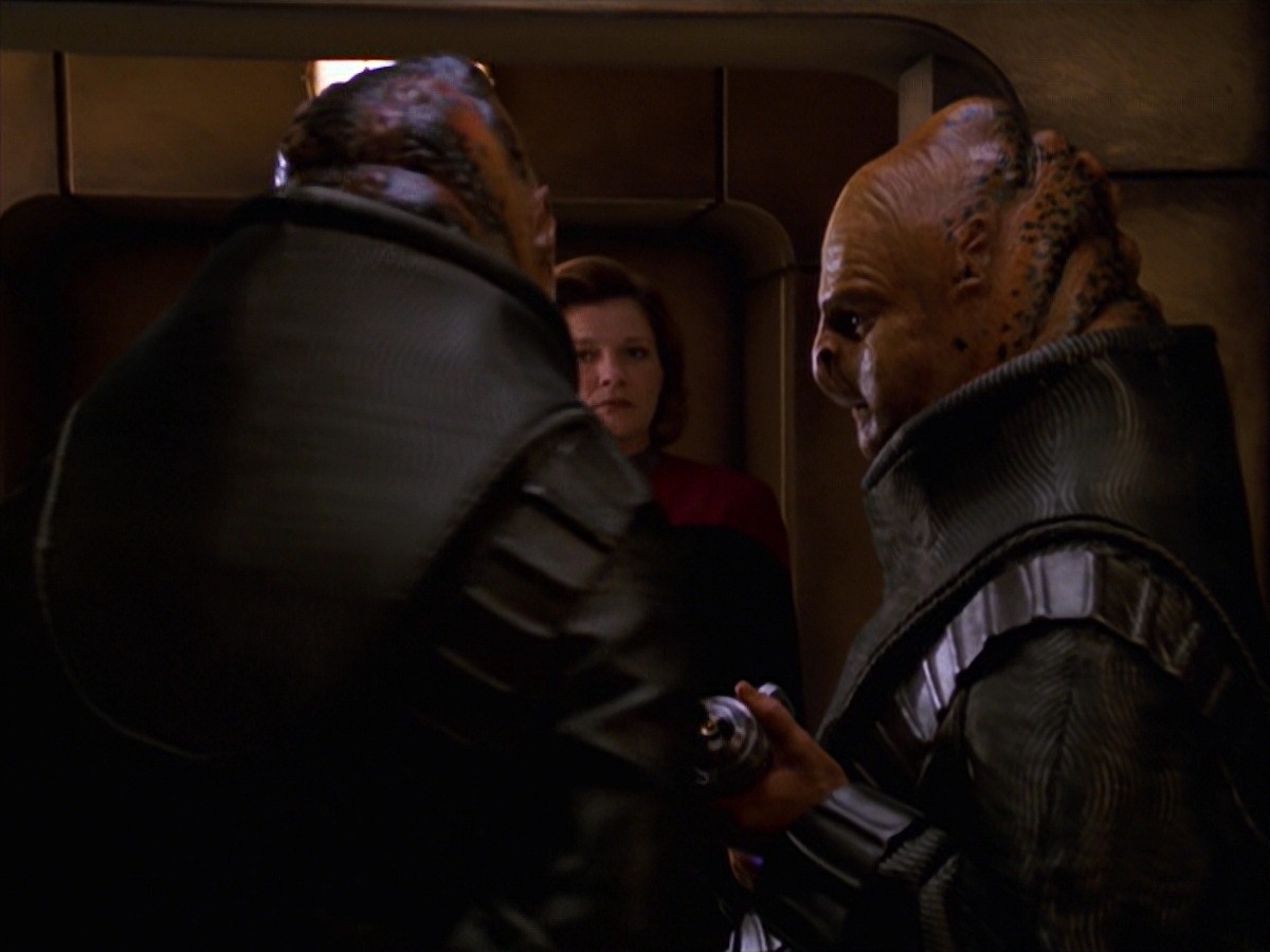 extant_StarTrek_VOY_7x24-RenaissanceMan_2583.jpg