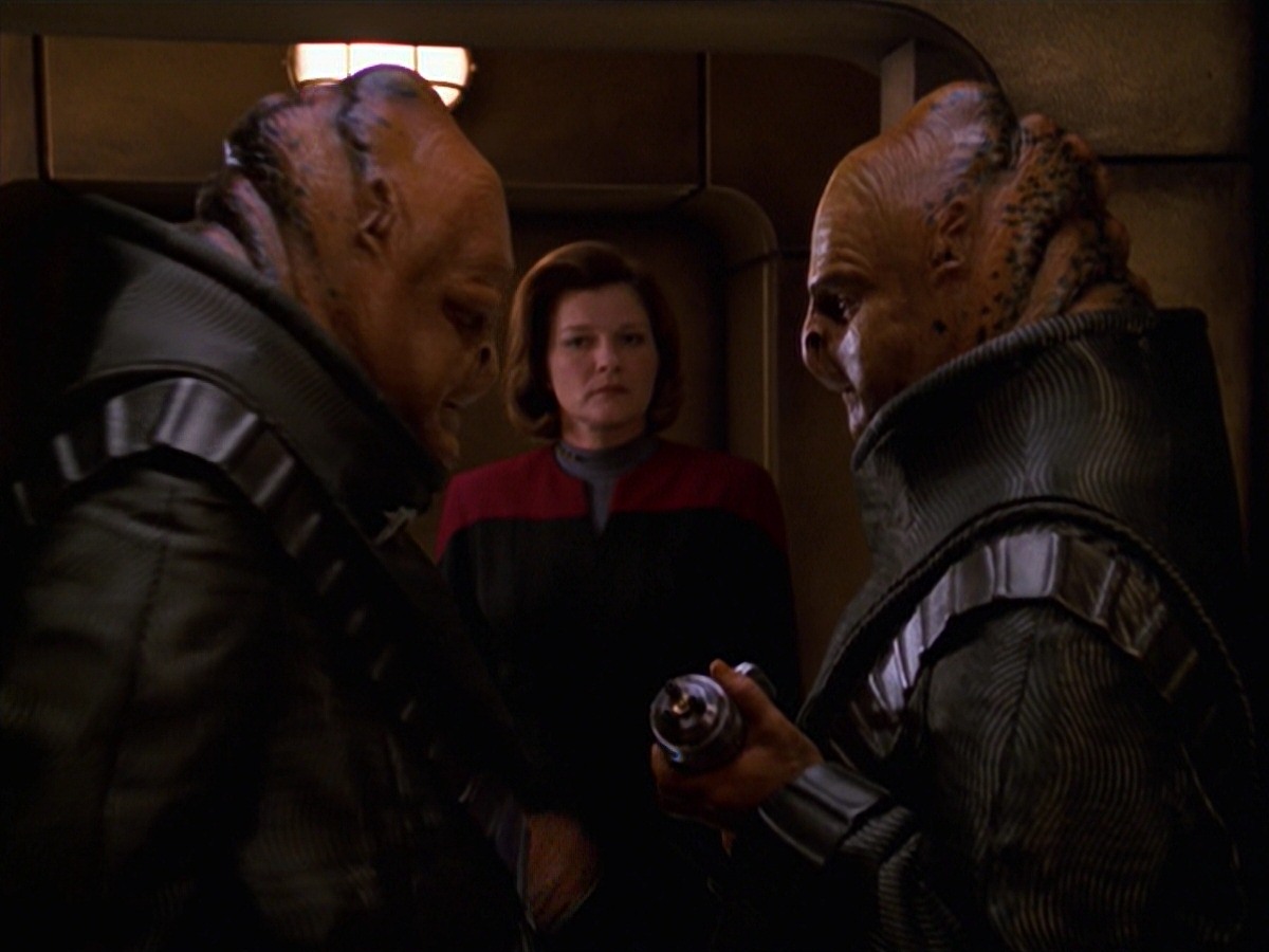 extant_StarTrek_VOY_7x24-RenaissanceMan_2584.jpg