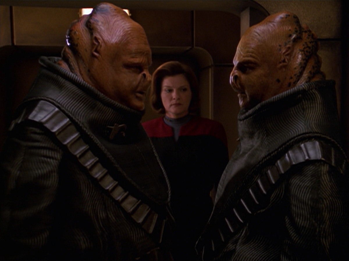 extant_StarTrek_VOY_7x24-RenaissanceMan_2595.jpg