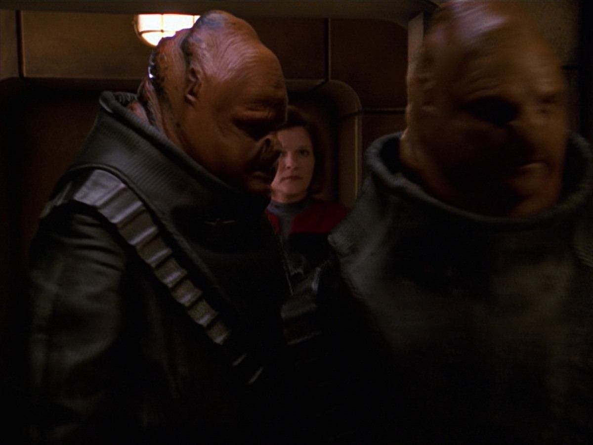 extant_StarTrek_VOY_7x24-RenaissanceMan_2597.jpg
