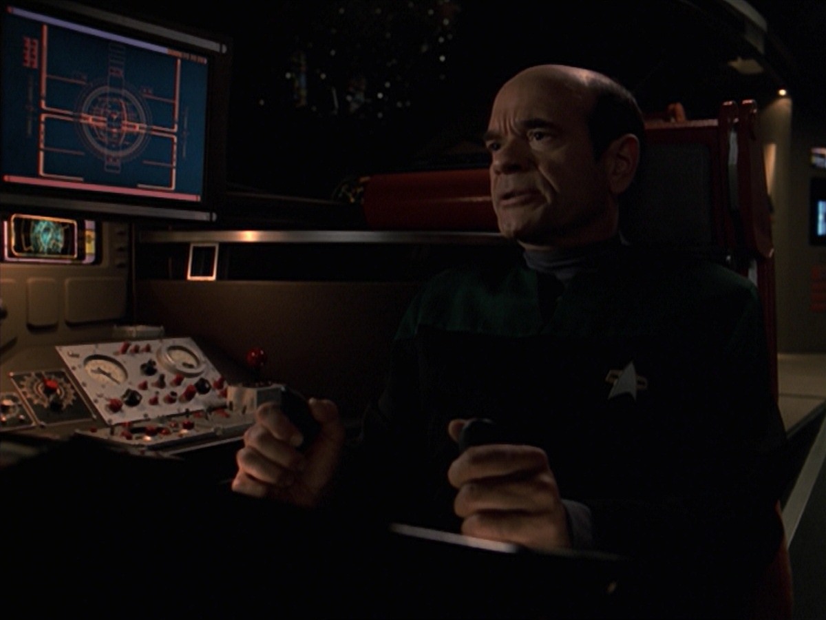 extant_StarTrek_VOY_7x24-RenaissanceMan_2602.jpg