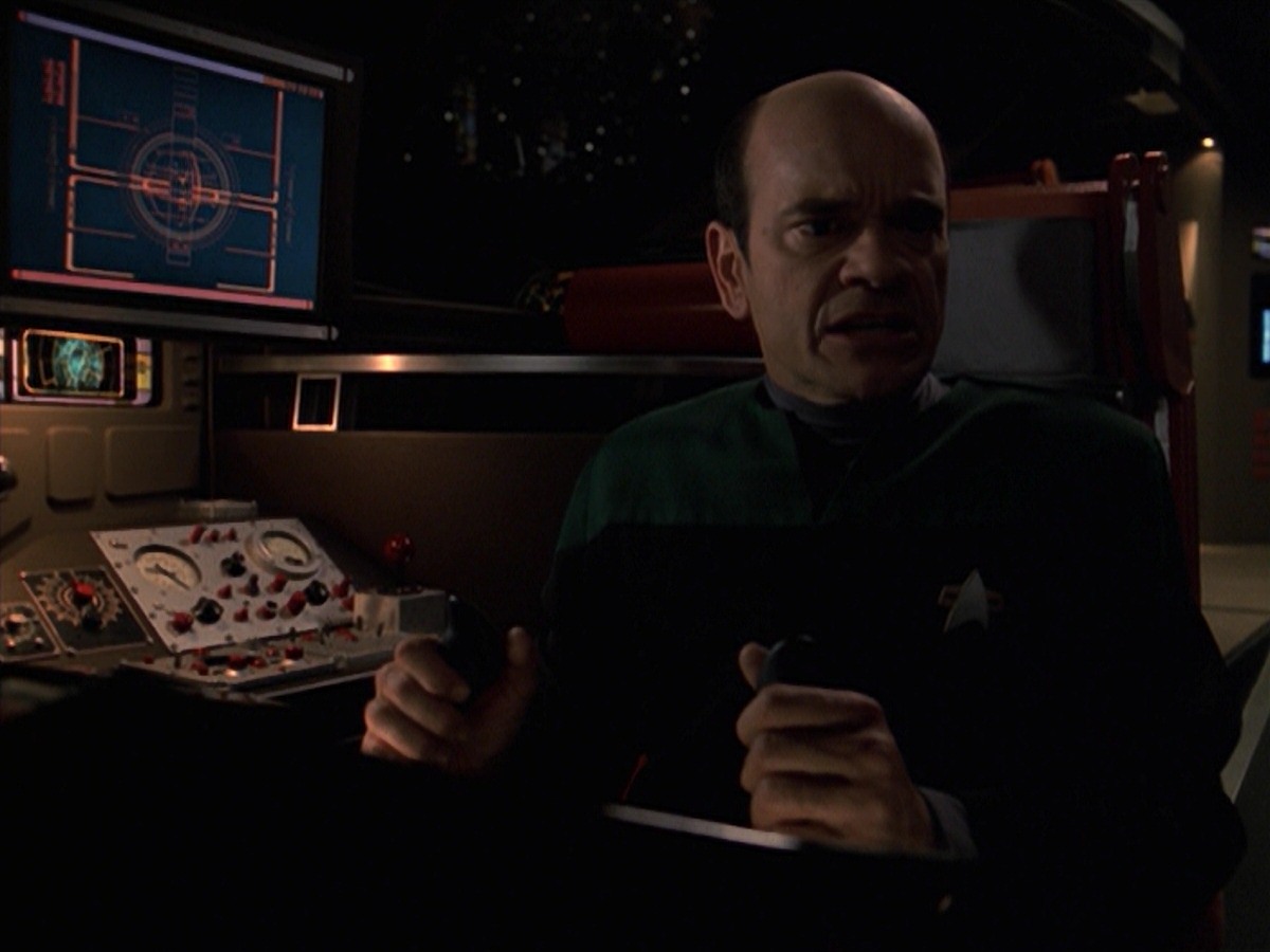 extant_StarTrek_VOY_7x24-RenaissanceMan_2620.jpg