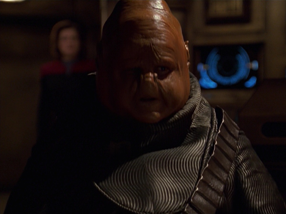 extant_StarTrek_VOY_7x24-RenaissanceMan_2625.jpg