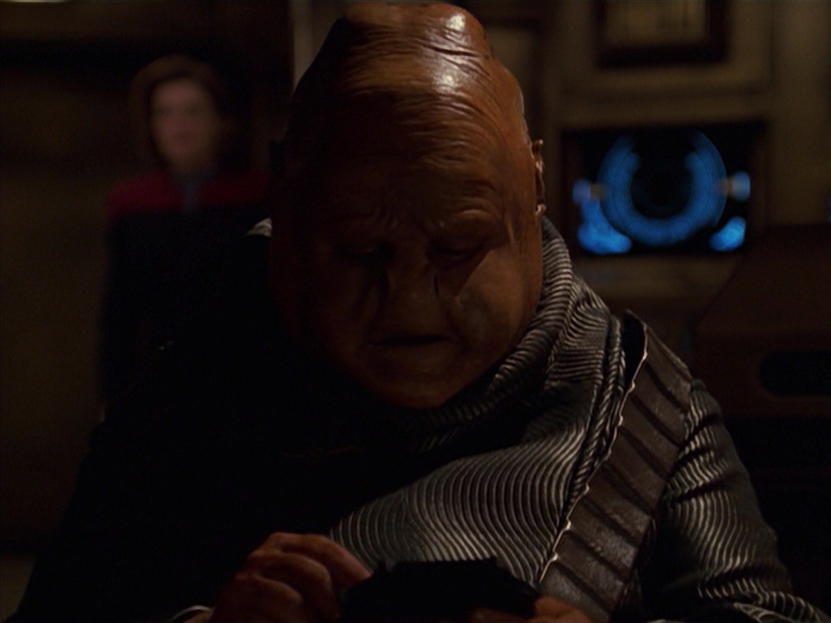 extant_StarTrek_VOY_7x24-RenaissanceMan_2644.jpg