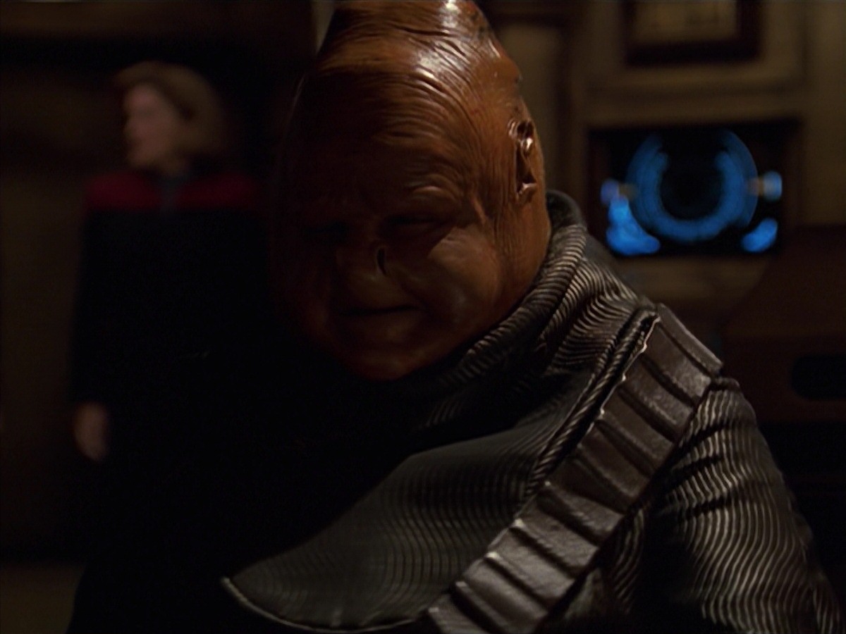 extant_StarTrek_VOY_7x24-RenaissanceMan_2665.jpg
