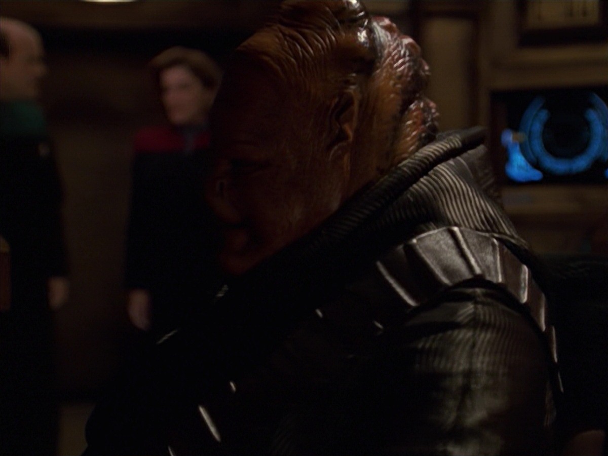 extant_StarTrek_VOY_7x24-RenaissanceMan_2666.jpg