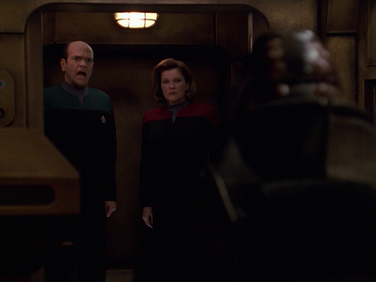 extant_StarTrek_VOY_7x24-RenaissanceMan_2690.jpg
