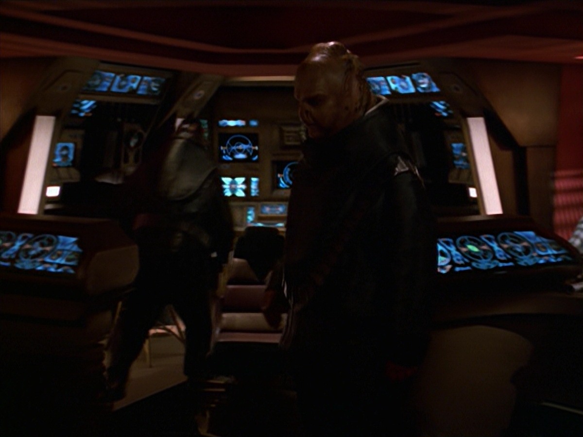 extant_StarTrek_VOY_7x24-RenaissanceMan_2703.jpg