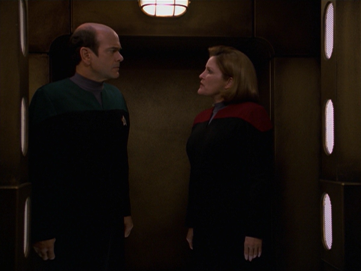 extant_StarTrek_VOY_7x24-RenaissanceMan_2715.jpg