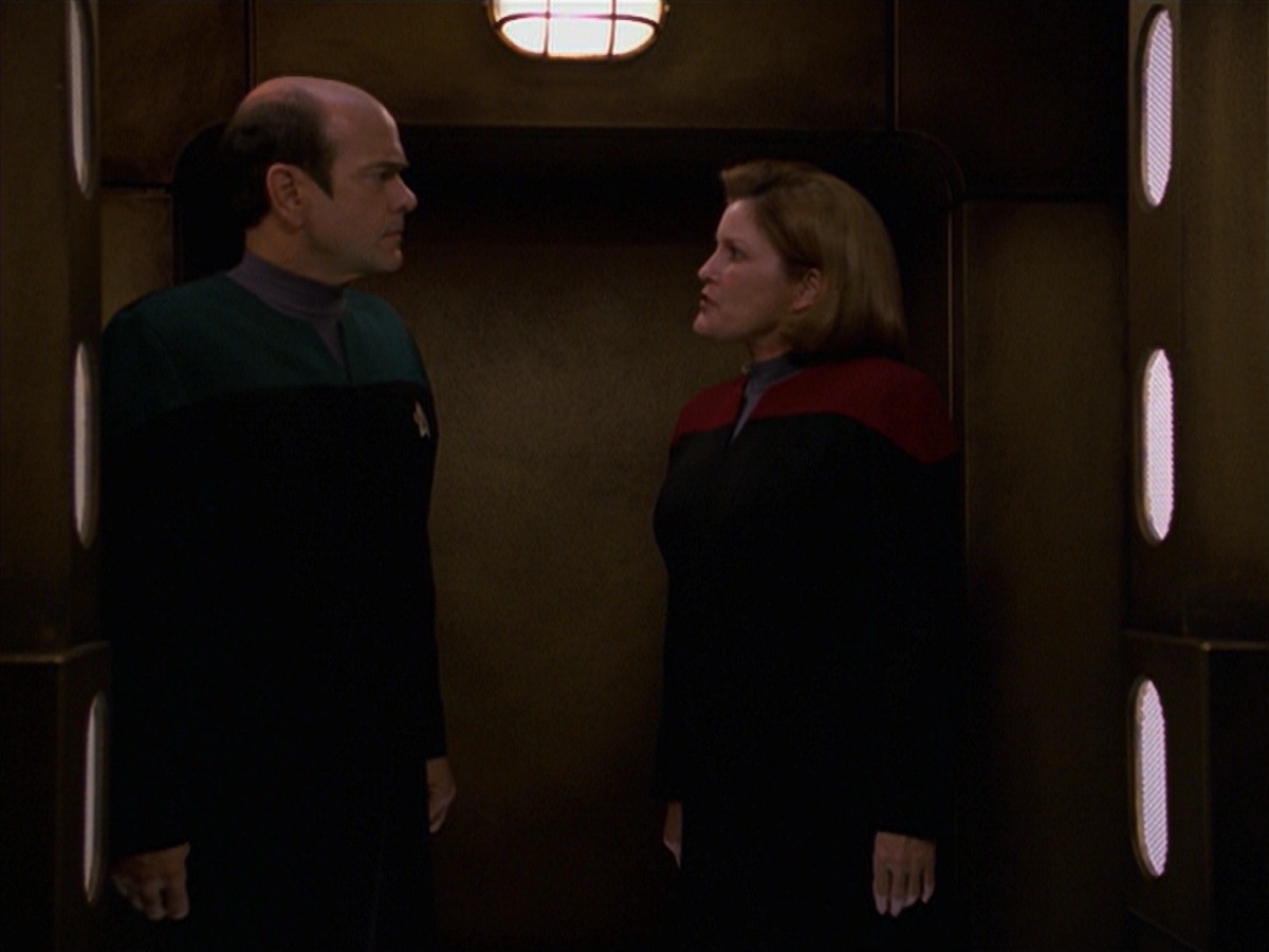 extant_StarTrek_VOY_7x24-RenaissanceMan_2717.jpg