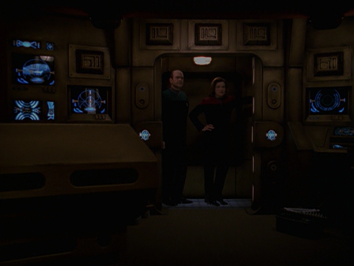 extant_StarTrek_VOY_7x24-RenaissanceMan_2746.jpg