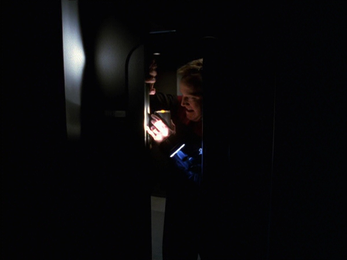 extant_StarTrek_VOY_7x24-RenaissanceMan_2758.jpg
