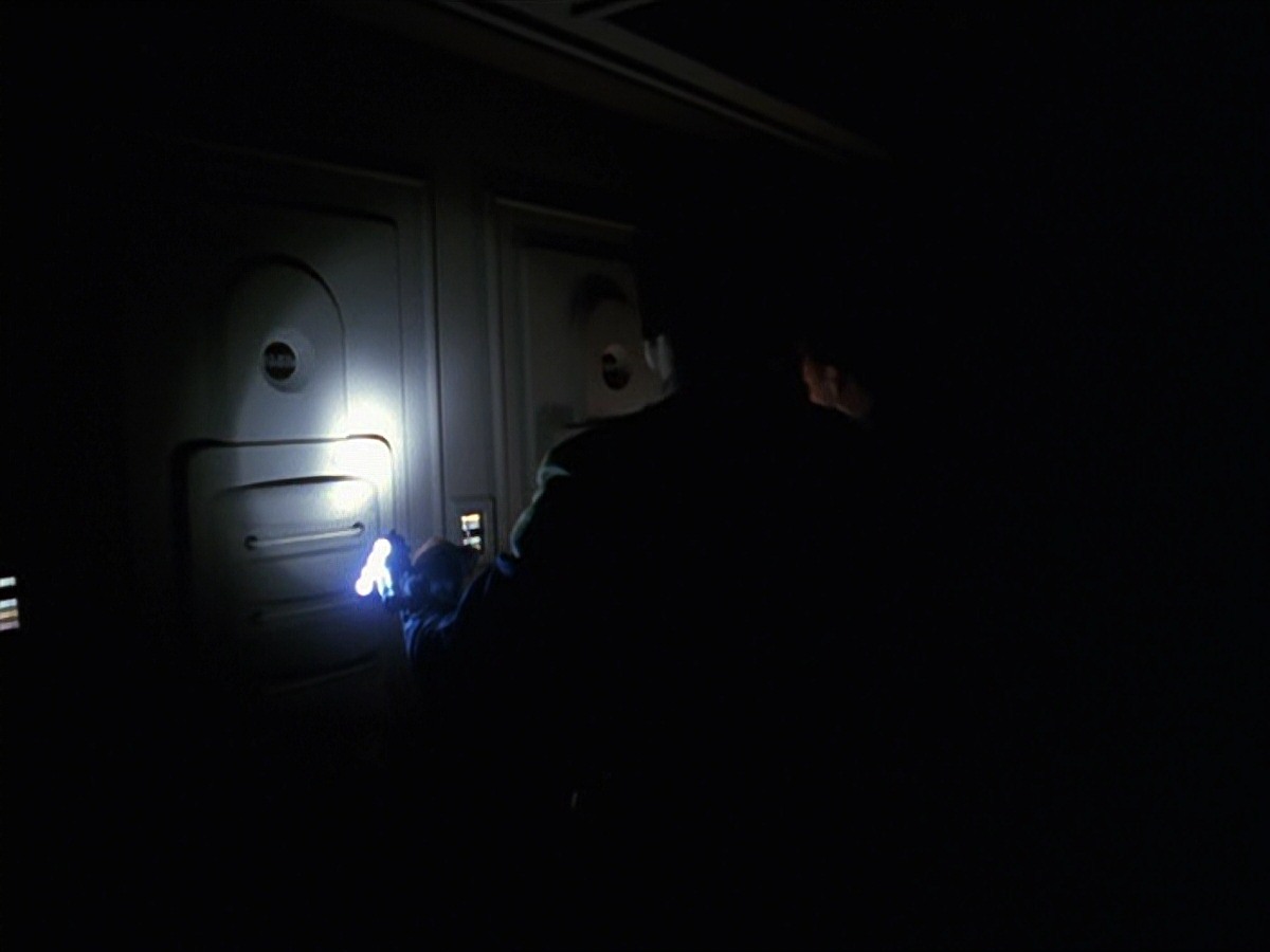 extant_StarTrek_VOY_7x24-RenaissanceMan_2773.jpg