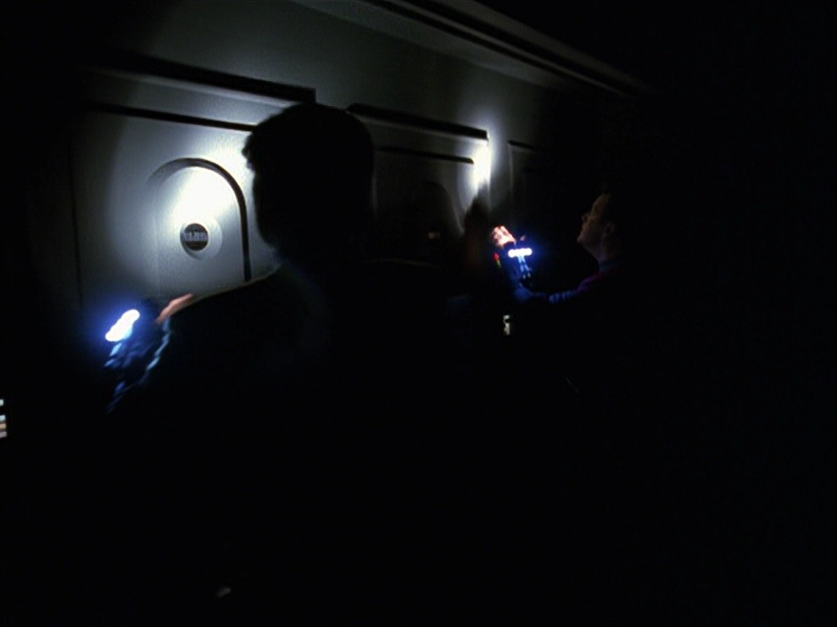 extant_StarTrek_VOY_7x24-RenaissanceMan_2774.jpg