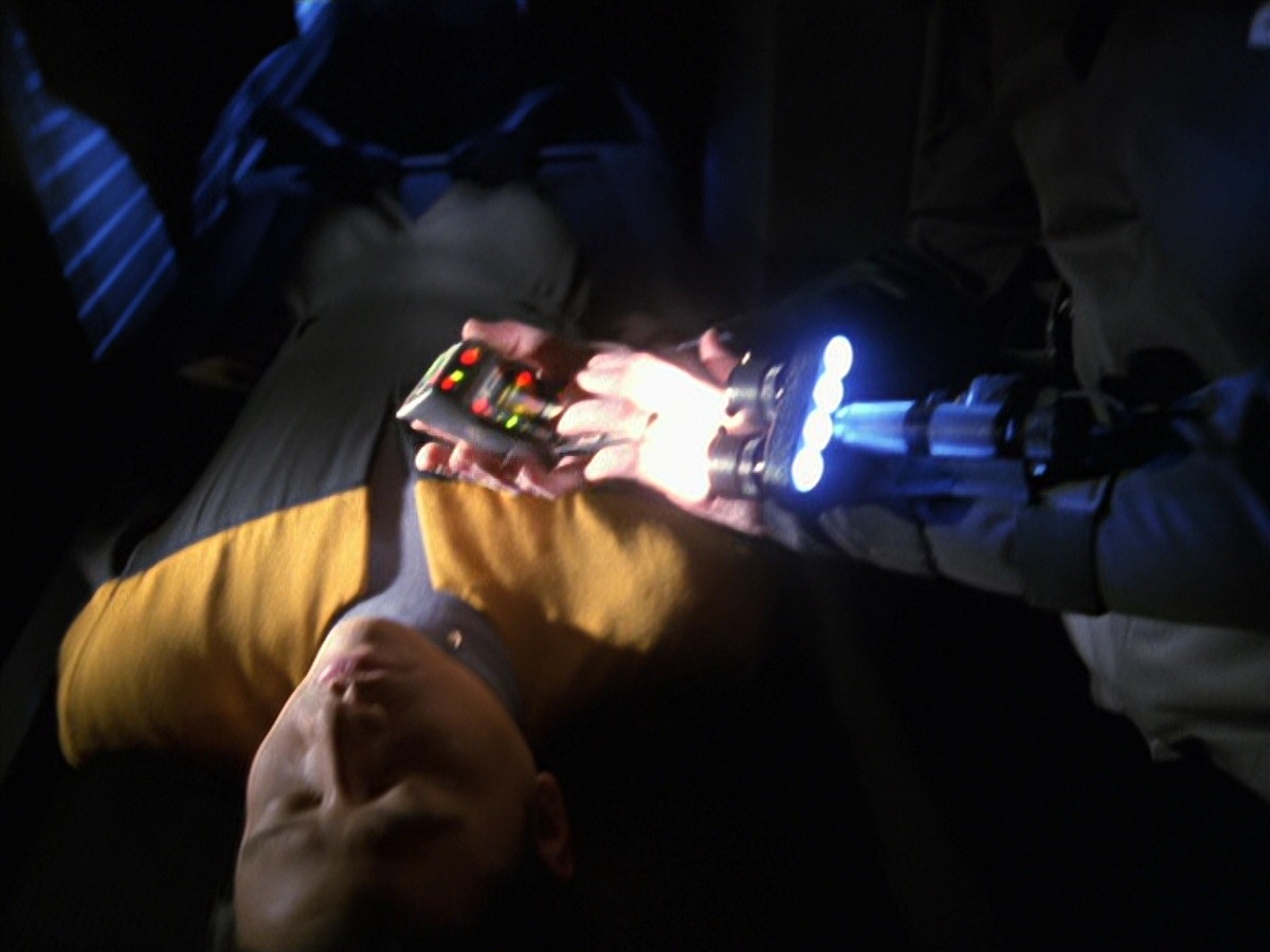 extant_StarTrek_VOY_7x24-RenaissanceMan_2793.jpg