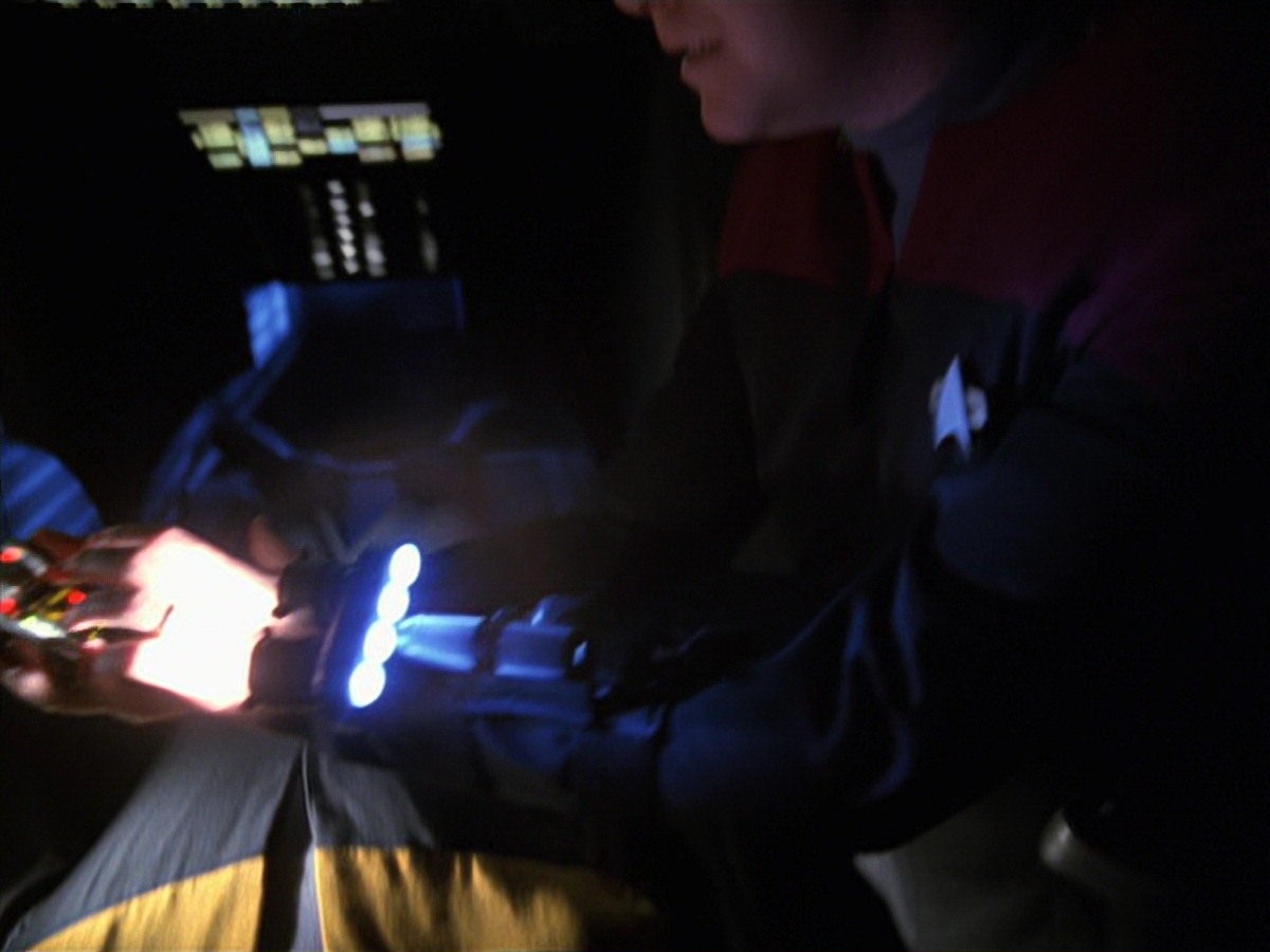extant_StarTrek_VOY_7x24-RenaissanceMan_2794.jpg