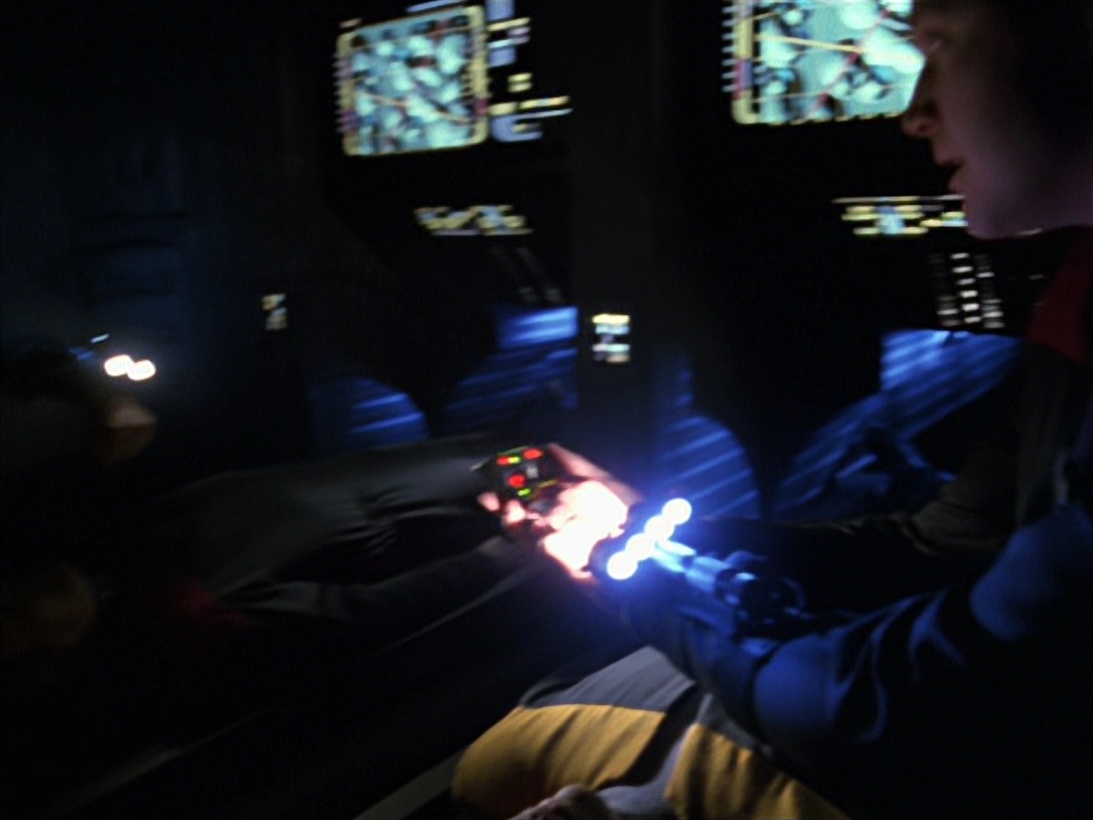 extant_StarTrek_VOY_7x24-RenaissanceMan_2796.jpg