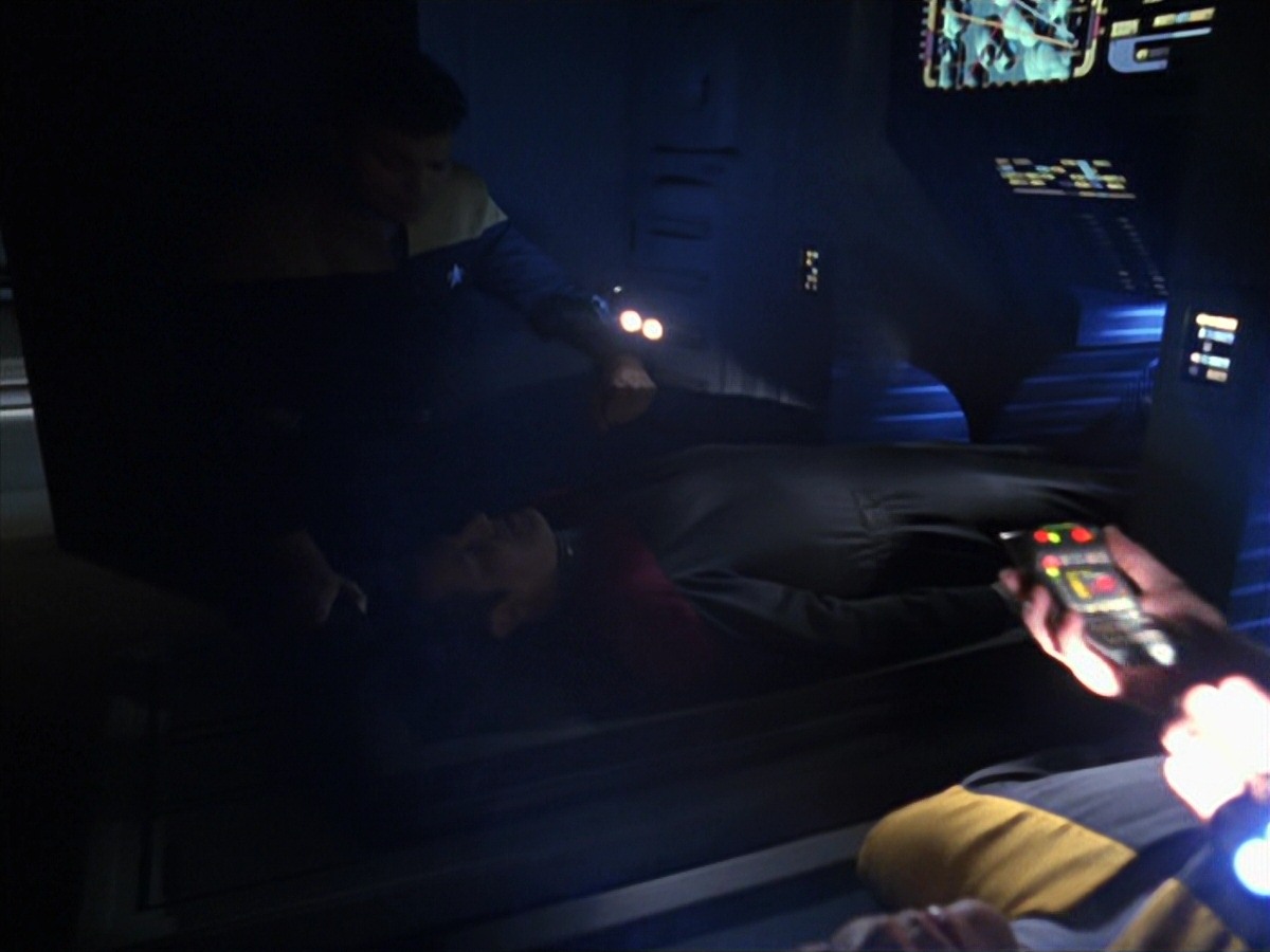 extant_StarTrek_VOY_7x24-RenaissanceMan_2798.jpg
