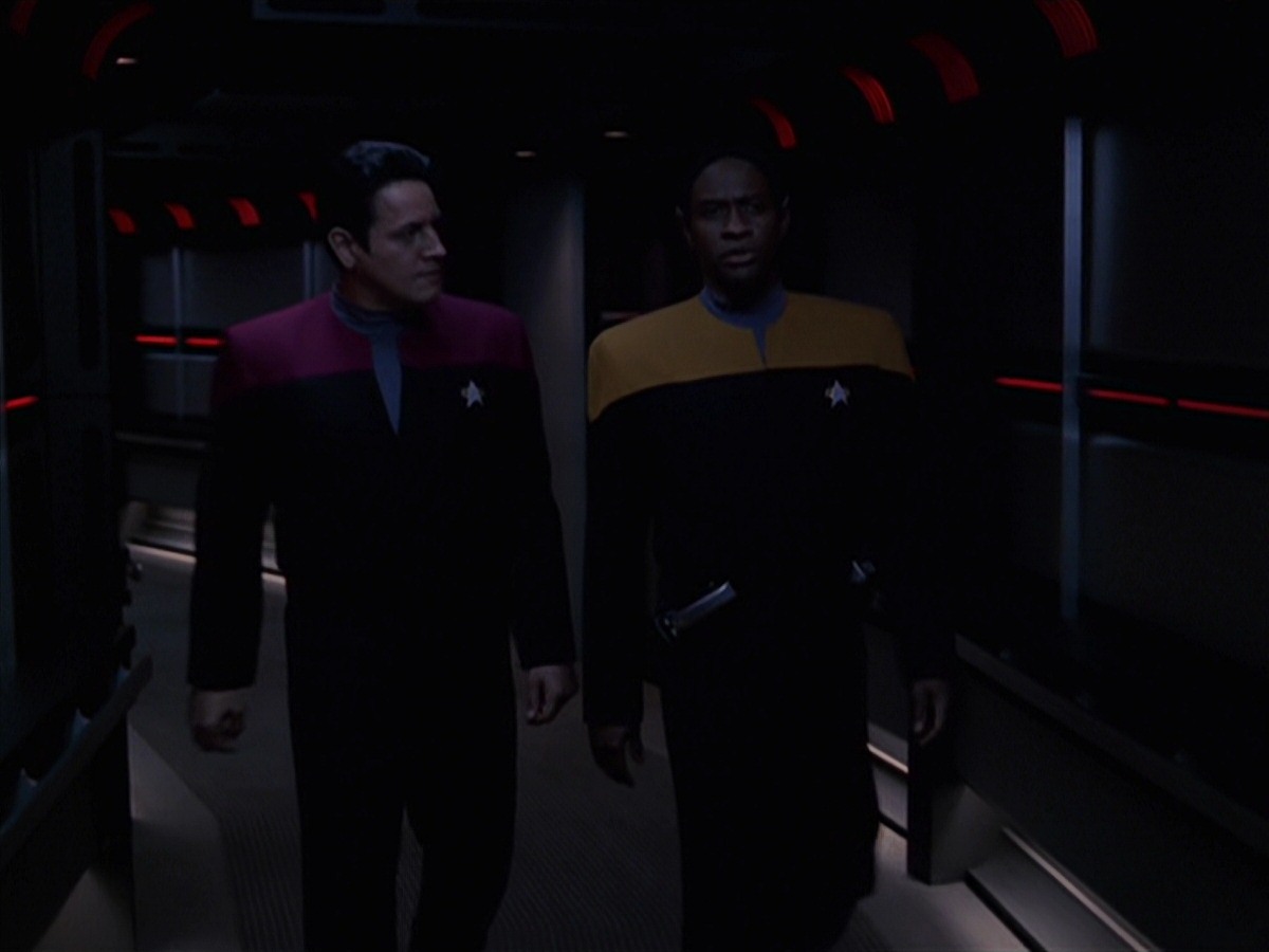 extant_StarTrek_VOY_7x24-RenaissanceMan_2805.jpg