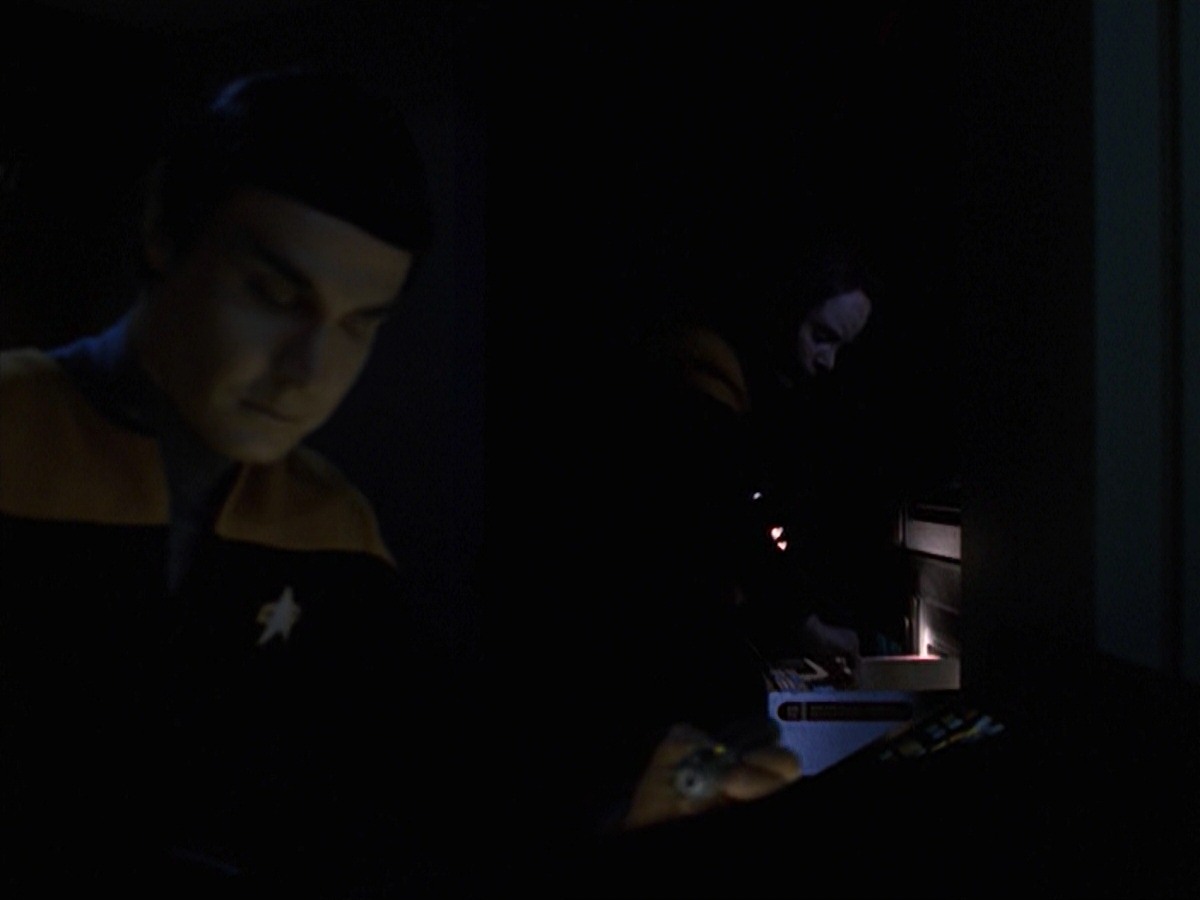 extant_StarTrek_VOY_7x24-RenaissanceMan_2818.jpg