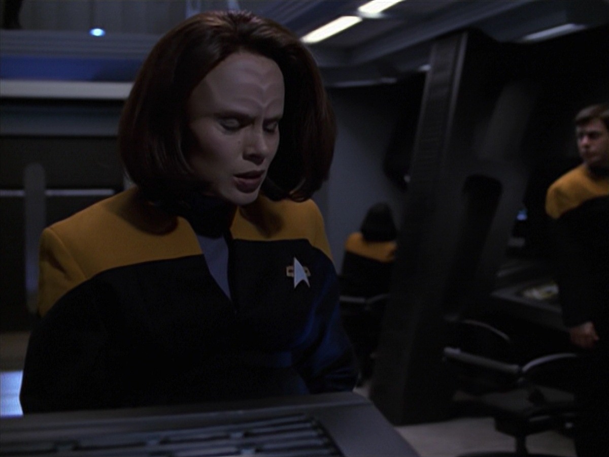 extant_StarTrek_VOY_7x24-RenaissanceMan_2840.jpg