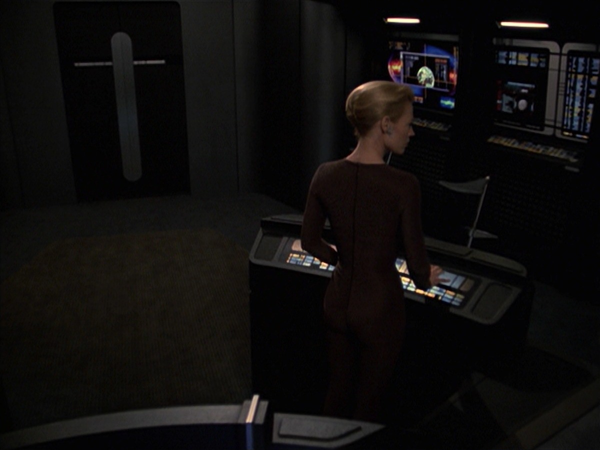 extant_StarTrek_VOY_7x24-RenaissanceMan_2841.jpg