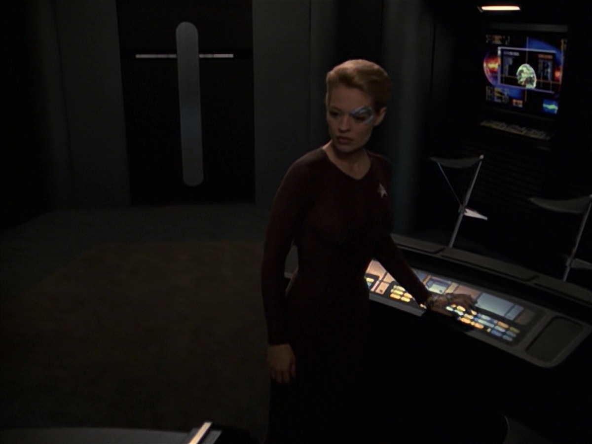 extant_StarTrek_VOY_7x24-RenaissanceMan_2845.jpg