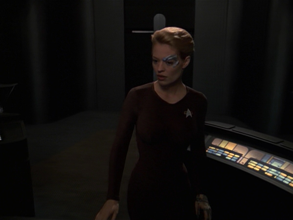 extant_StarTrek_VOY_7x24-RenaissanceMan_2847.jpg