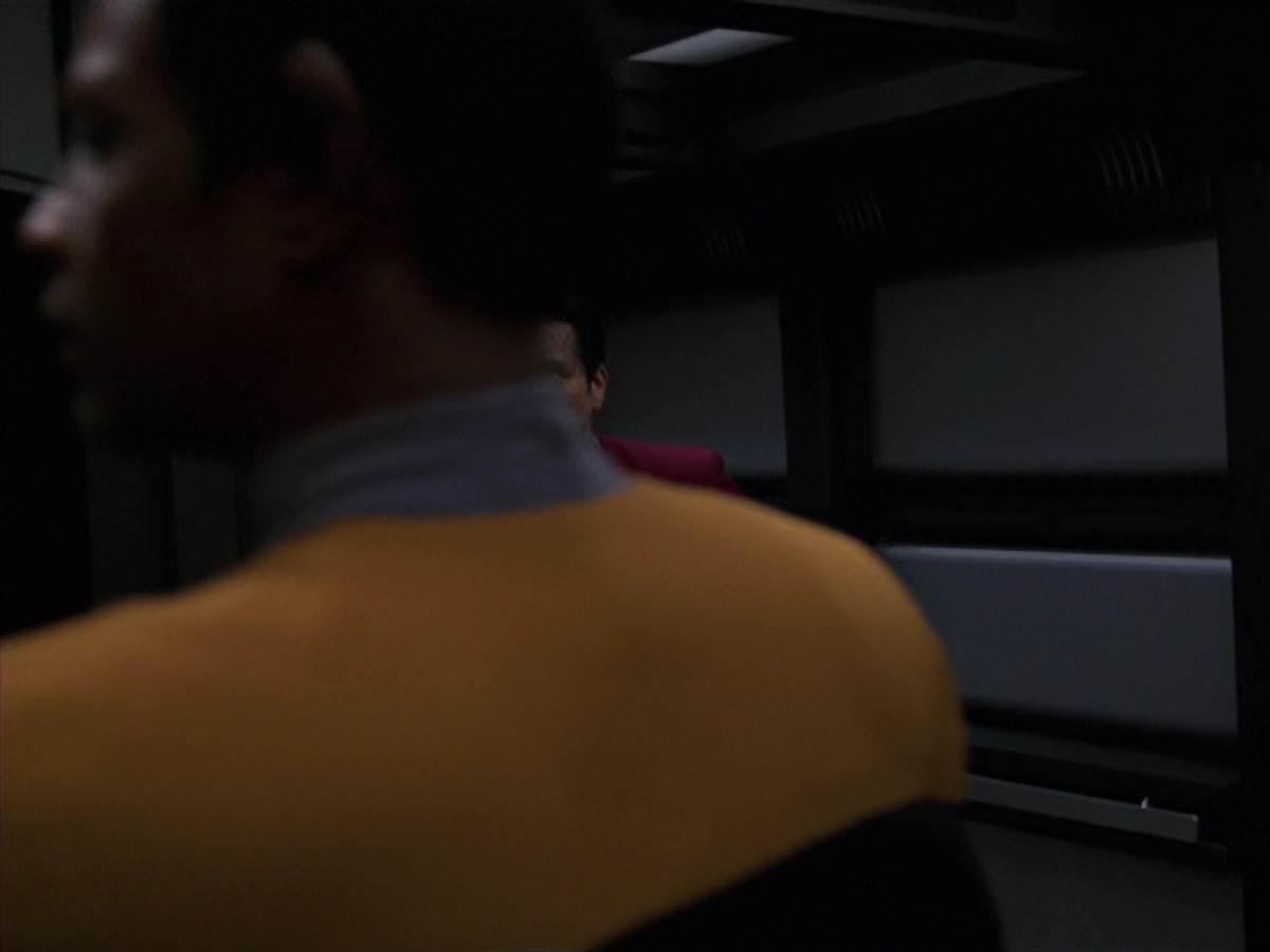 extant_StarTrek_VOY_7x24-RenaissanceMan_2866.jpg