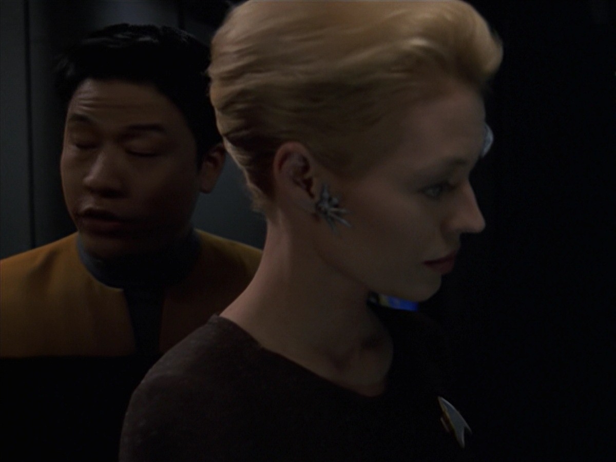 extant_StarTrek_VOY_7x24-RenaissanceMan_2898.jpg