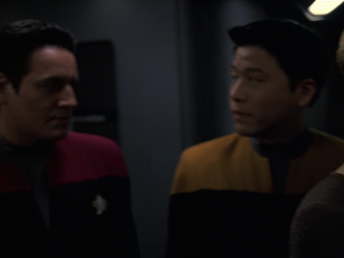 extant_StarTrek_VOY_7x24-RenaissanceMan_2900.jpg