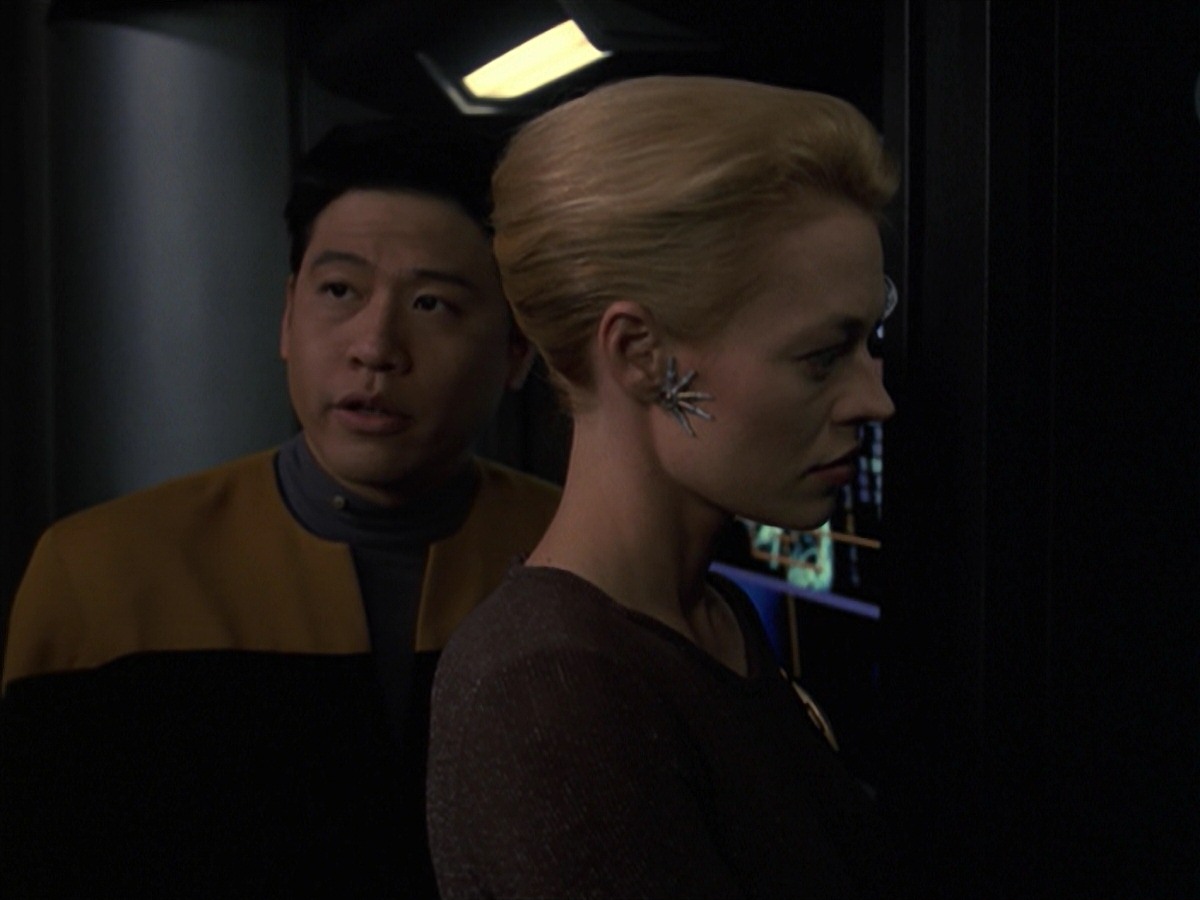 extant_StarTrek_VOY_7x24-RenaissanceMan_2908.jpg