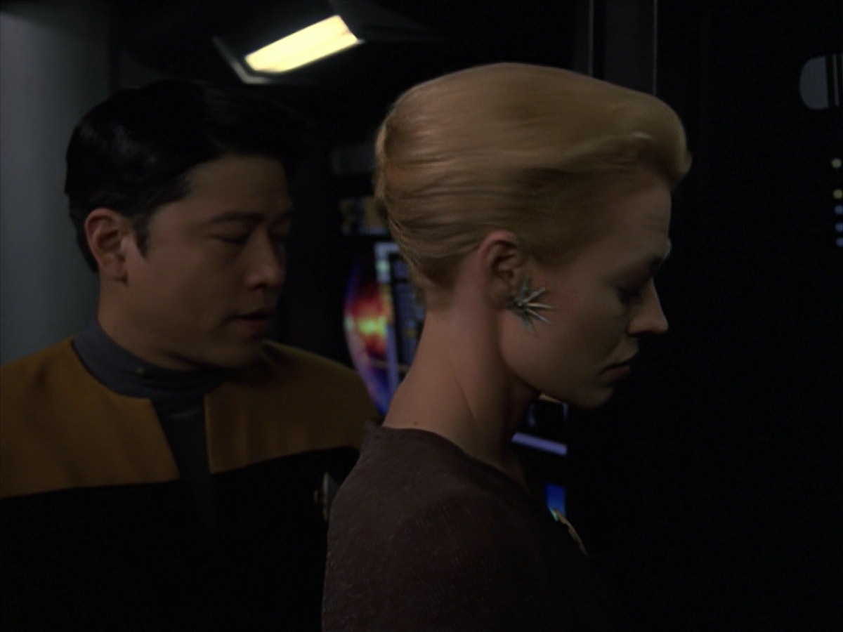extant_StarTrek_VOY_7x24-RenaissanceMan_2913.jpg