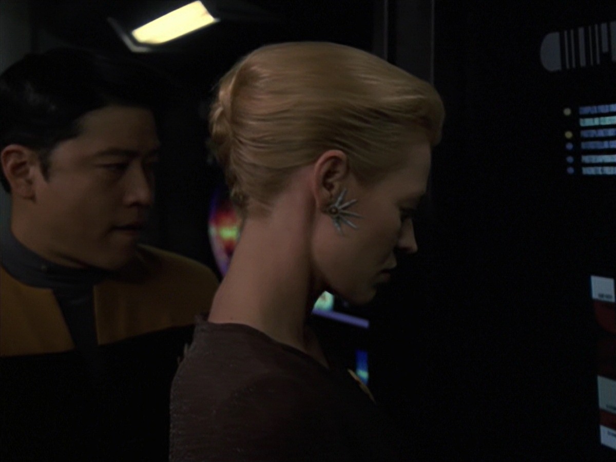 extant_StarTrek_VOY_7x24-RenaissanceMan_2914.jpg