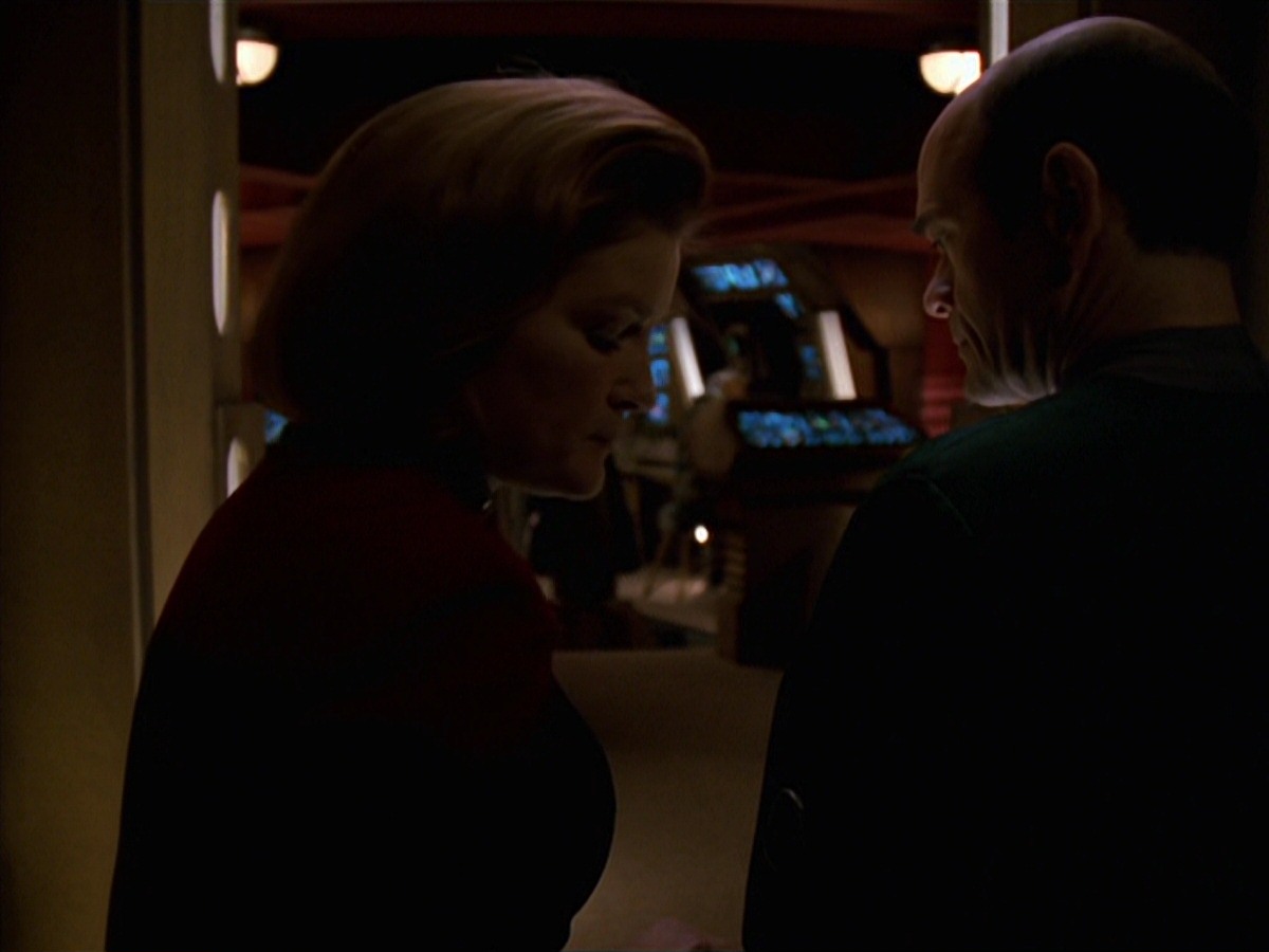 extant_StarTrek_VOY_7x24-RenaissanceMan_2945.jpg