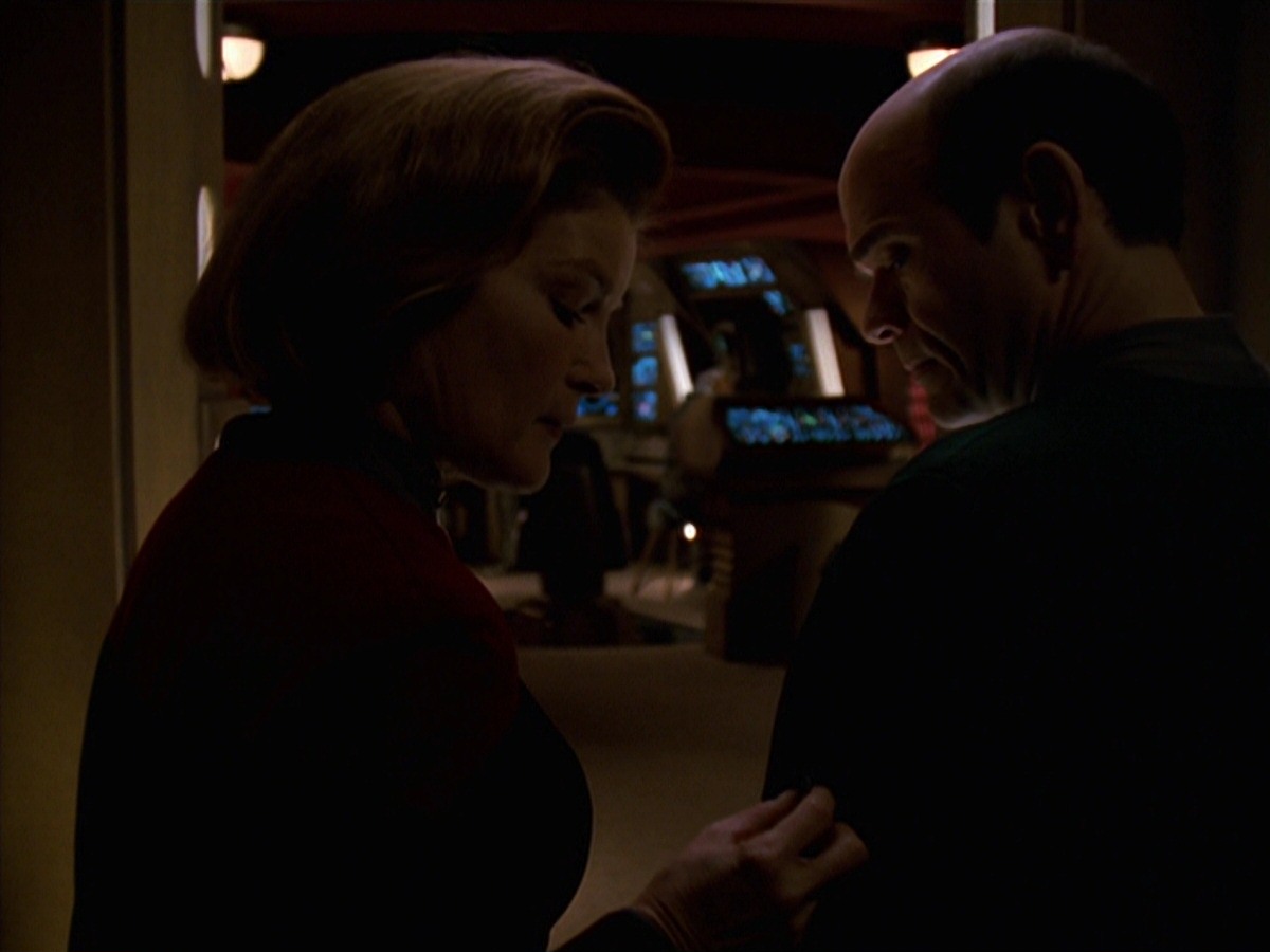 extant_StarTrek_VOY_7x24-RenaissanceMan_2949.jpg