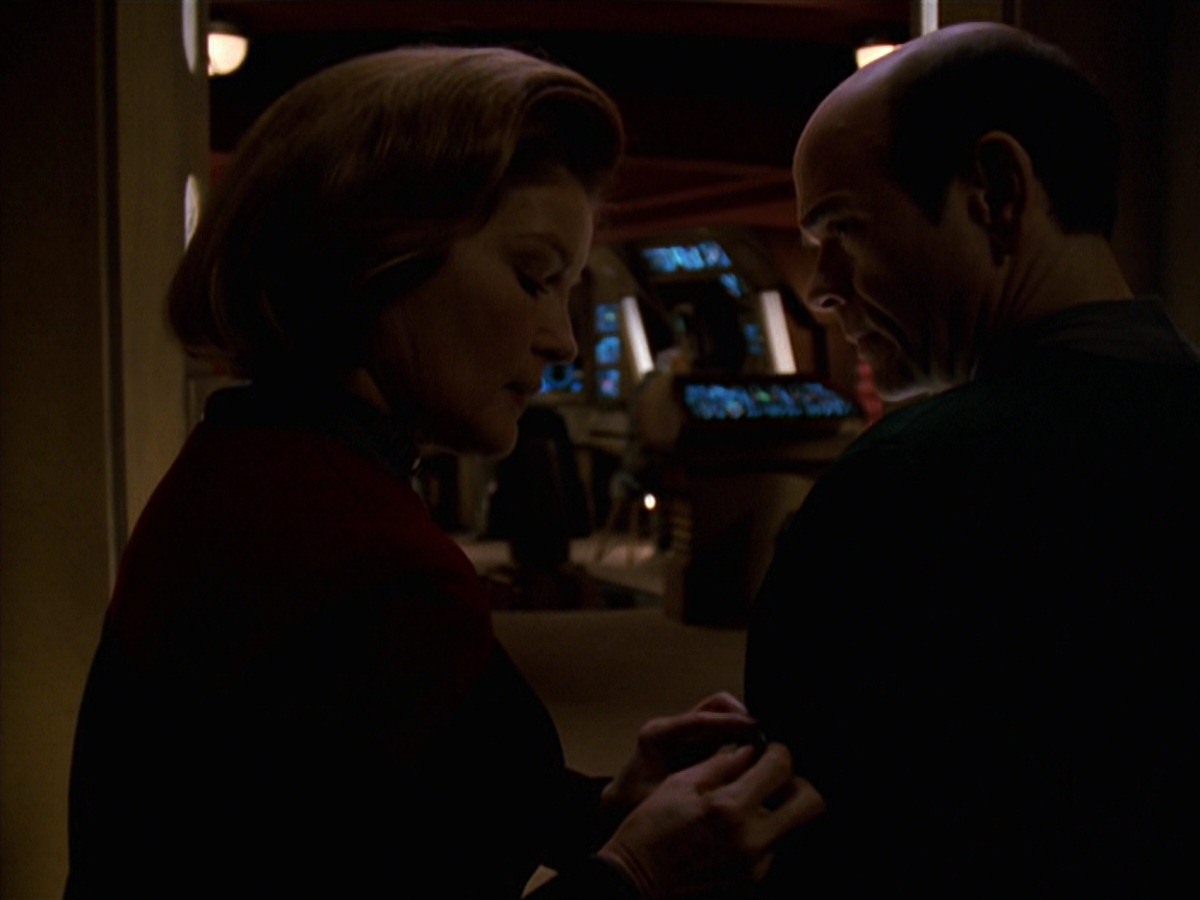extant_StarTrek_VOY_7x24-RenaissanceMan_2950.jpg