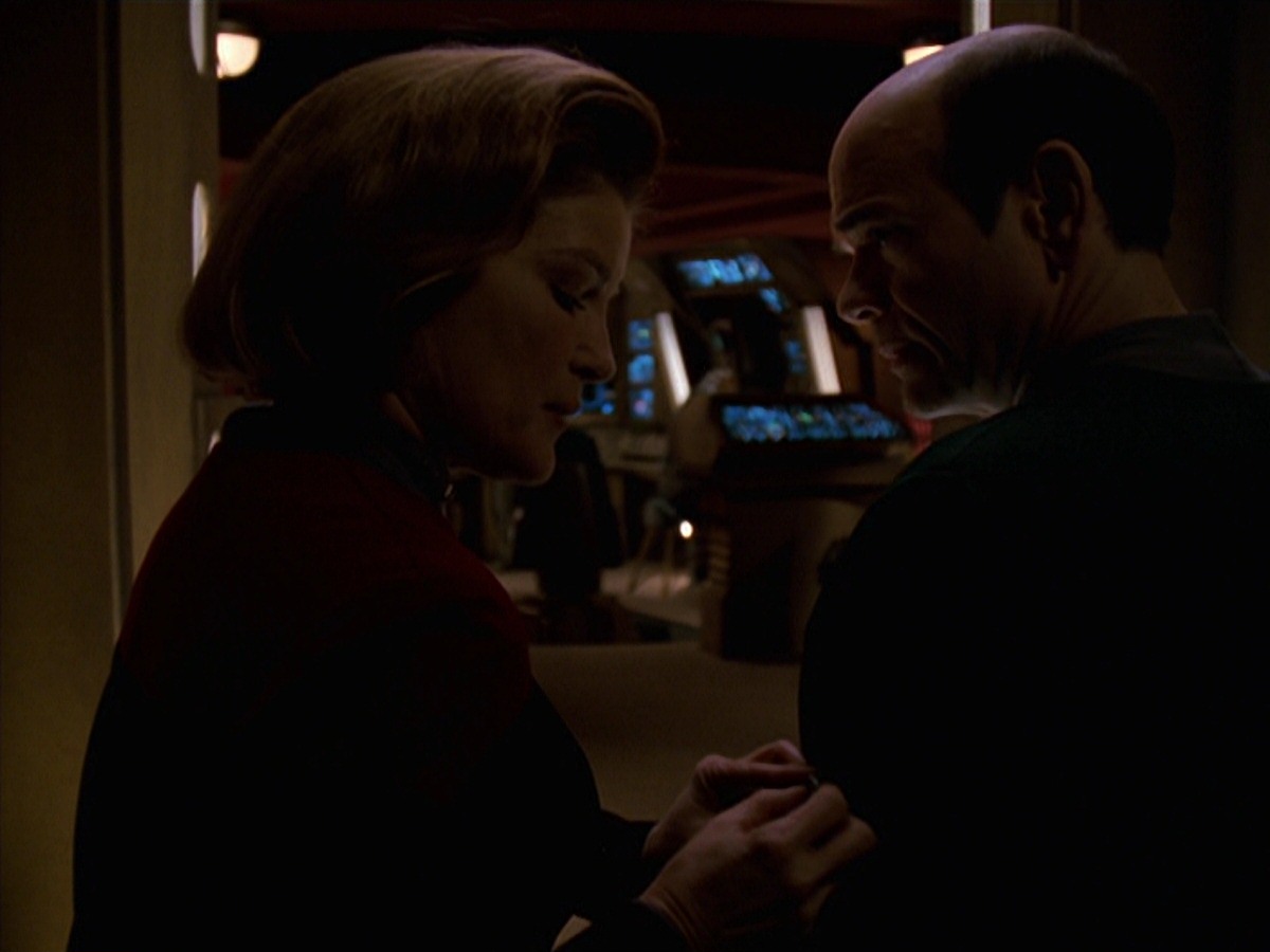 extant_StarTrek_VOY_7x24-RenaissanceMan_2953.jpg