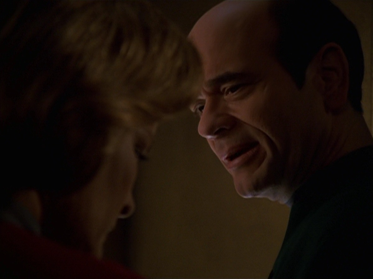 extant_StarTrek_VOY_7x24-RenaissanceMan_2976.jpg