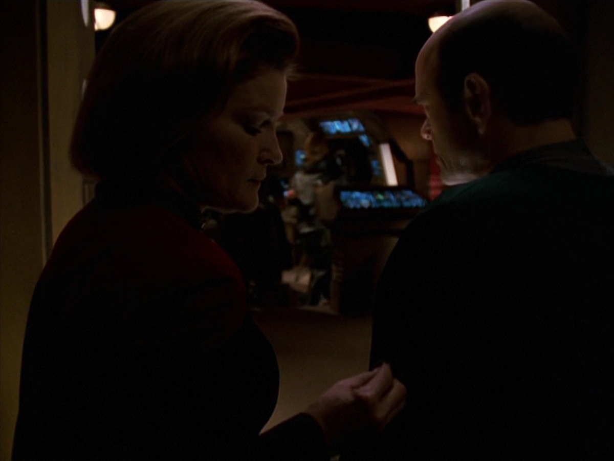 extant_StarTrek_VOY_7x24-RenaissanceMan_2996.jpg