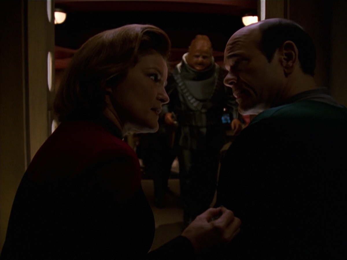 extant_StarTrek_VOY_7x24-RenaissanceMan_2999.jpg