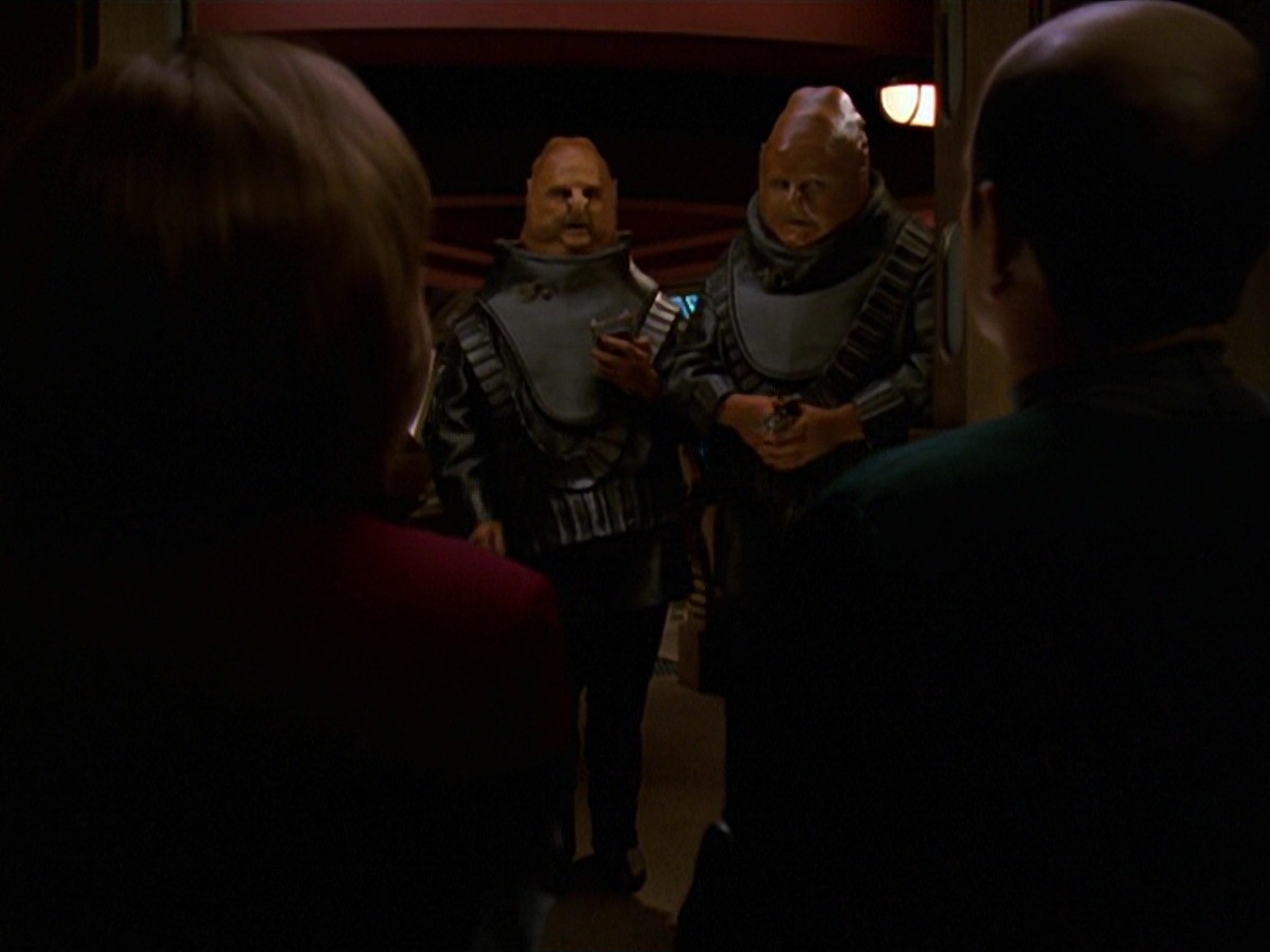 extant_StarTrek_VOY_7x24-RenaissanceMan_3003.jpg