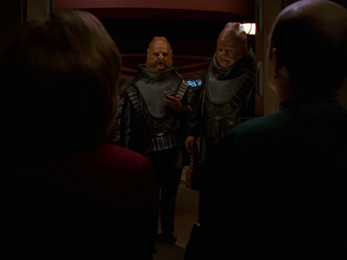 extant_StarTrek_VOY_7x24-RenaissanceMan_3004.jpg